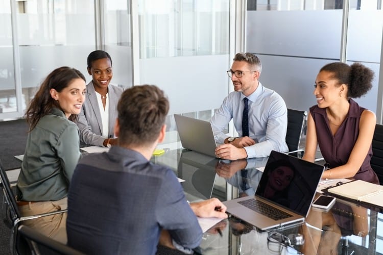 Le rôle de la critique dans le débat social avec le CSE
